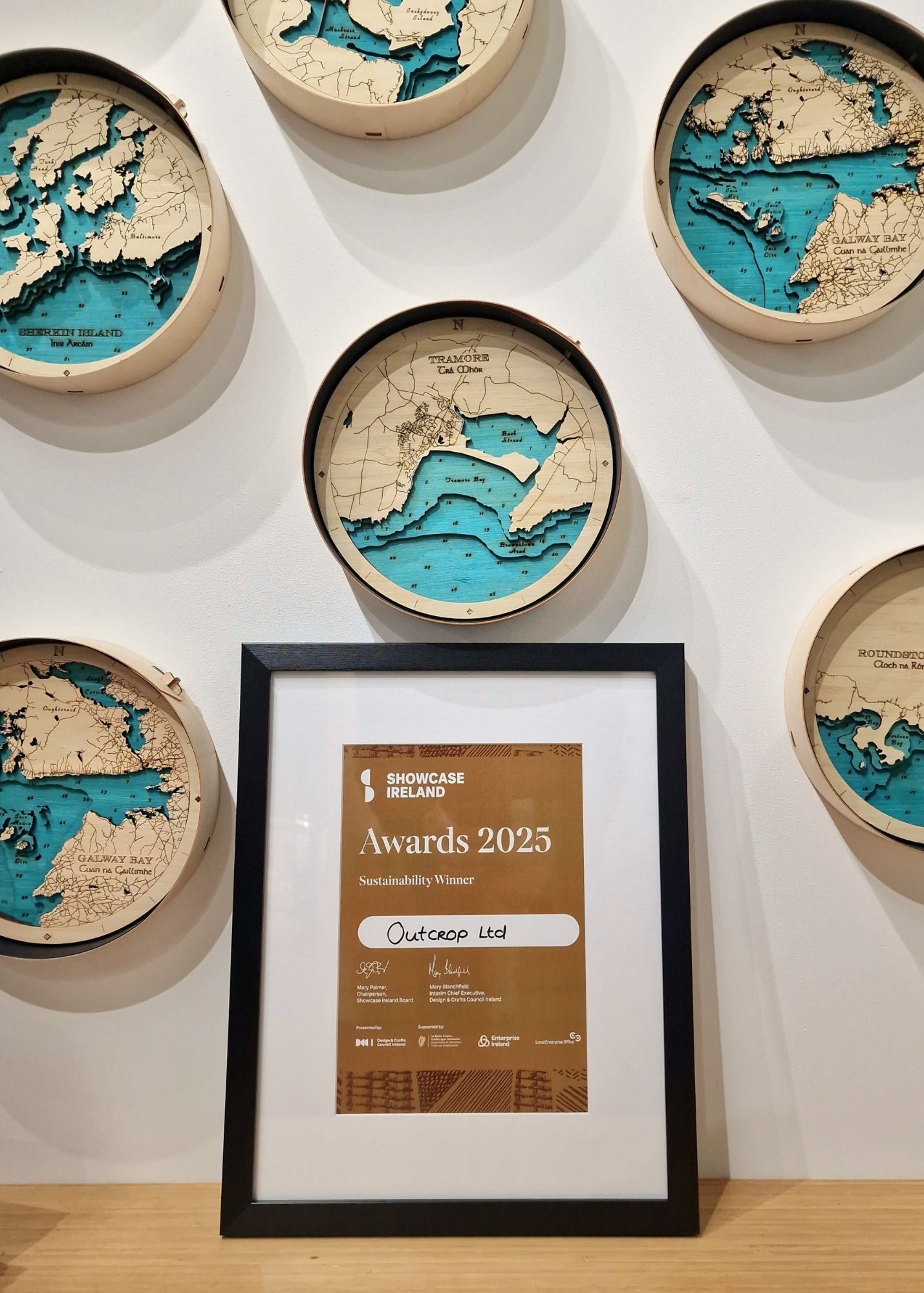 Sustainability award Showcase in front of winning round map product